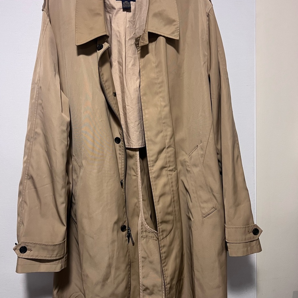 Men’s Brooks Brothers 346 trench coat.  Size 46R.  Excellent condition.